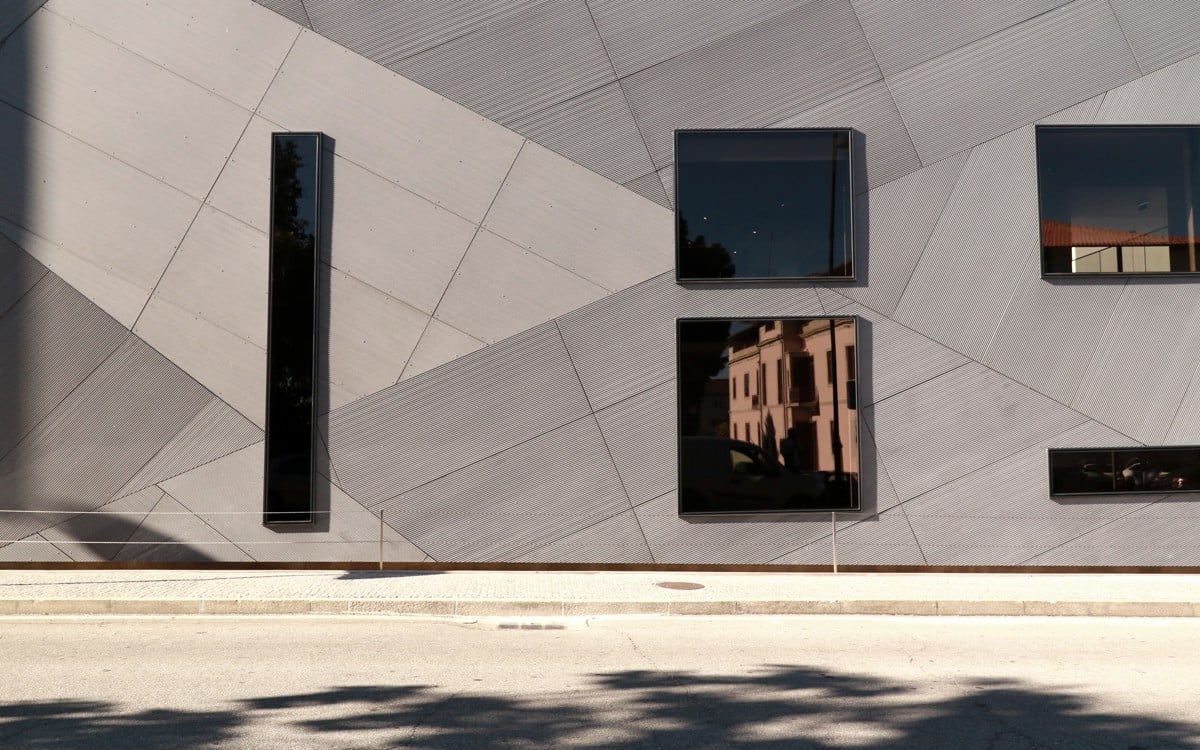 EQUITONE’s 3D material [linea] creates sophisticated and playful facades